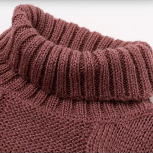 Oversized Knit Cable Turtleneck Sweater - Picture 5 of 7